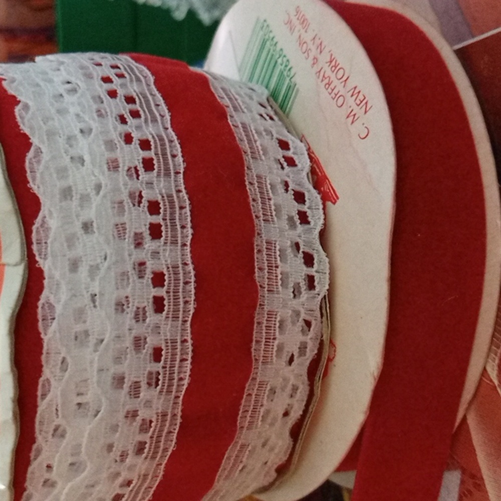 Bundle Of Assorted Ribbons - Picture 3 of 6